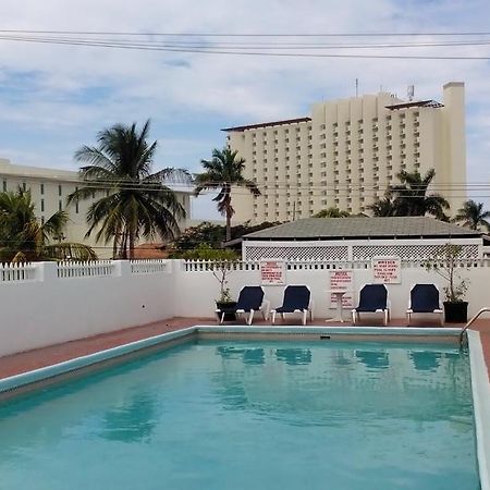 אוצ'ו ריוס Village Hotel מראה חיצוני תמונה