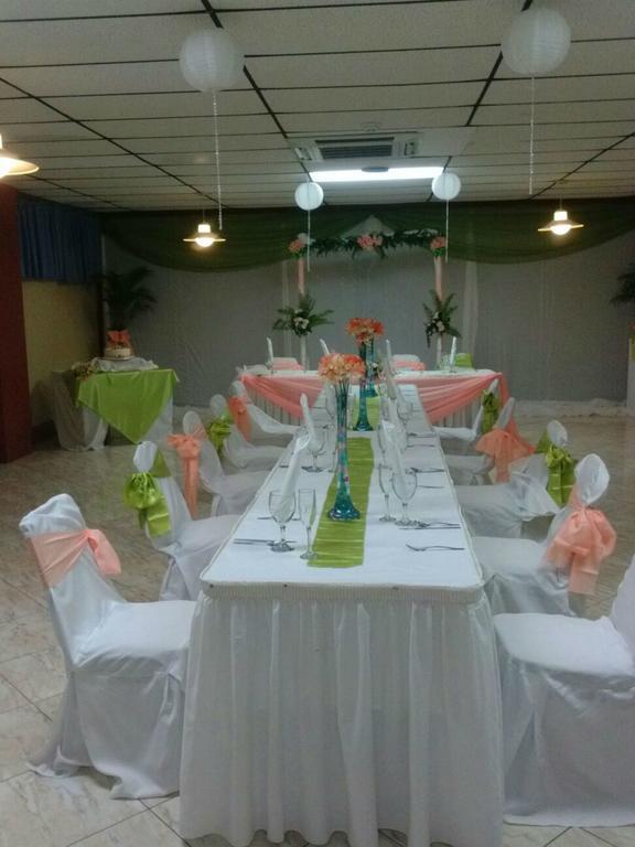 אוצ'ו ריוס Village Hotel מראה חיצוני תמונה