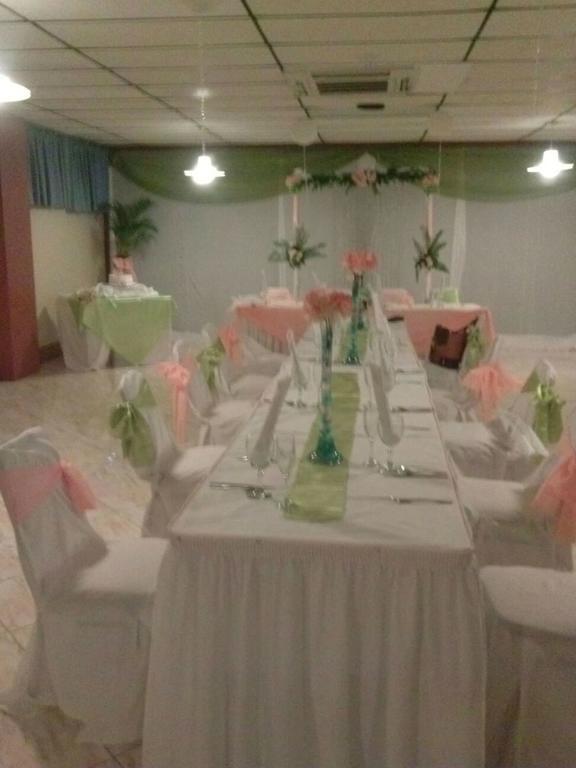 אוצ'ו ריוס Village Hotel מראה חיצוני תמונה
