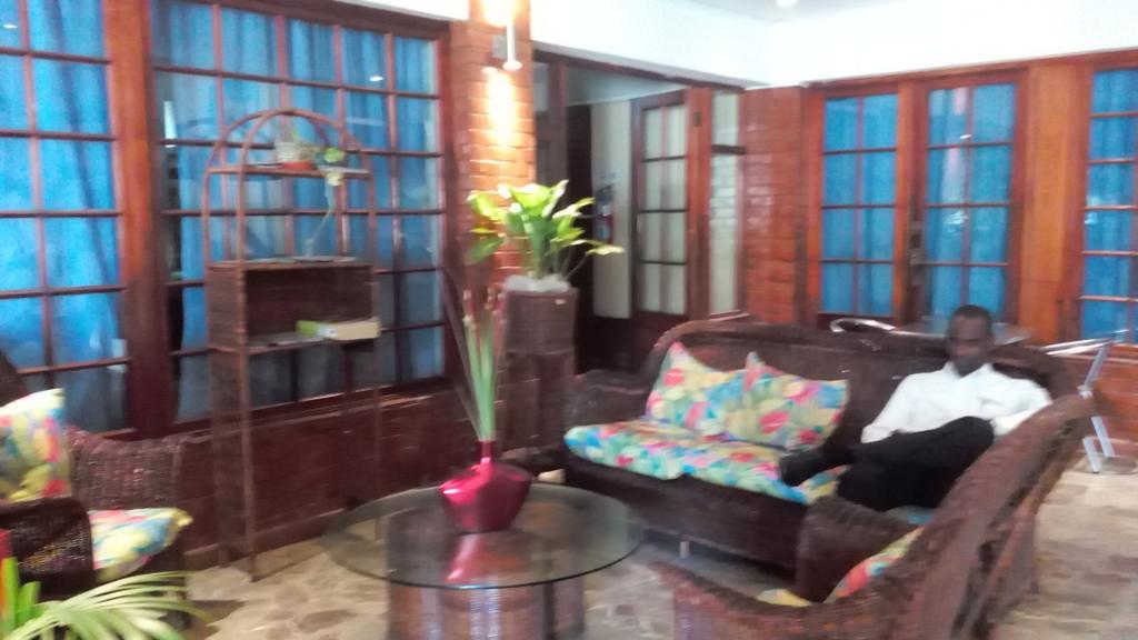 אוצ'ו ריוס Village Hotel מראה חיצוני תמונה