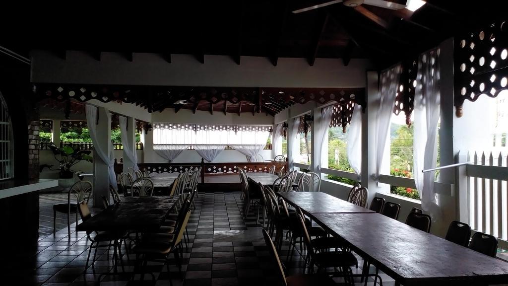 אוצ'ו ריוס Village Hotel מראה חיצוני תמונה