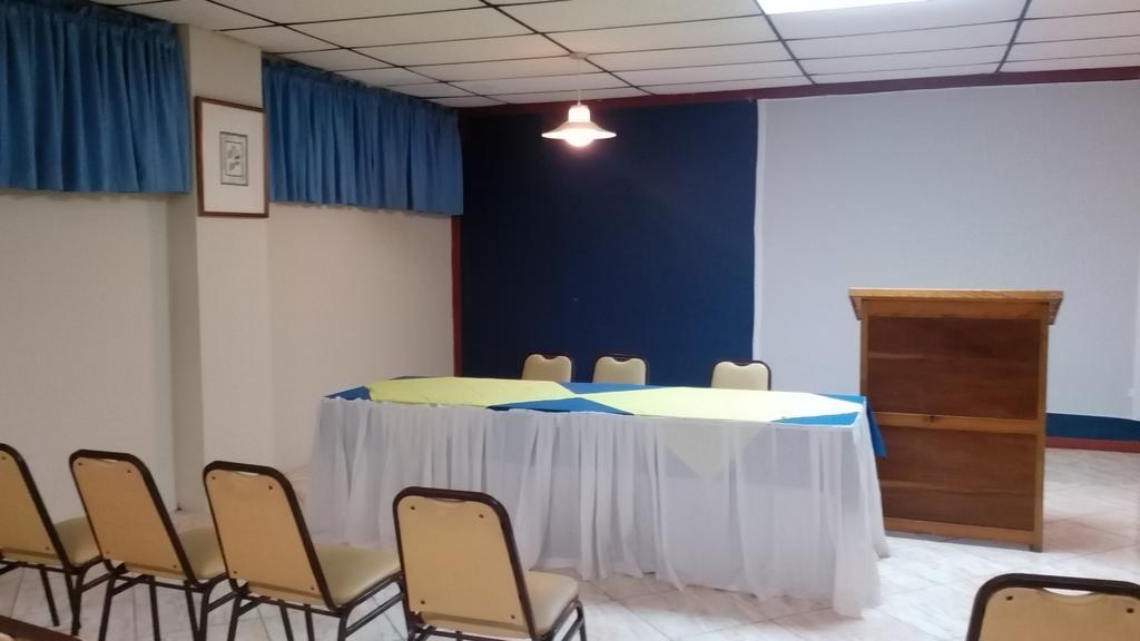 אוצ'ו ריוס Village Hotel מראה חיצוני תמונה
