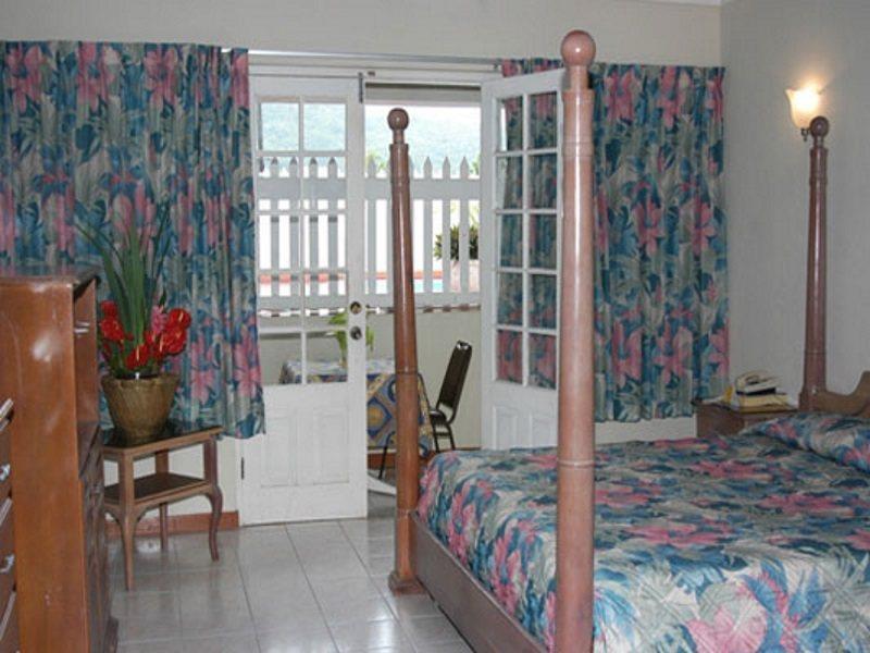 אוצ'ו ריוס Village Hotel מראה חיצוני תמונה