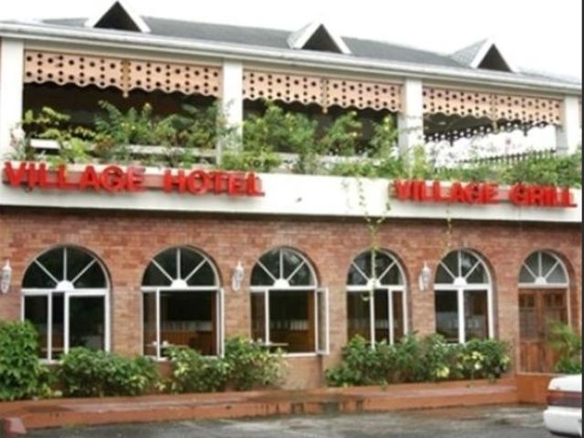 אוצ'ו ריוס Village Hotel מראה חיצוני תמונה