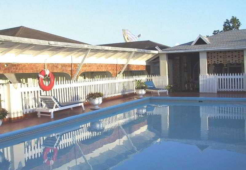 אוצ'ו ריוס Village Hotel מראה חיצוני תמונה